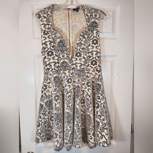 Privy Women's A-line Ivory midi cocktail dress with grey flowers paysley size L